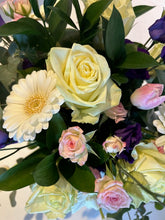 Indlæs billede til gallerivisning Blomsterdekoratørens kreation
